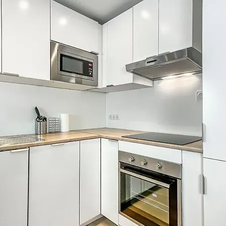 Apartment Homey Everyday - New / Free Parking *