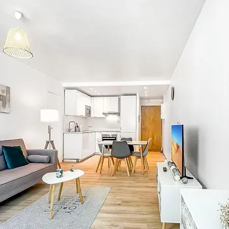 Homey Everyday - New / Free Parking Apartment