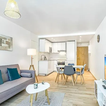 Homey Everyday - New / Free Parking Apartment Annemasse