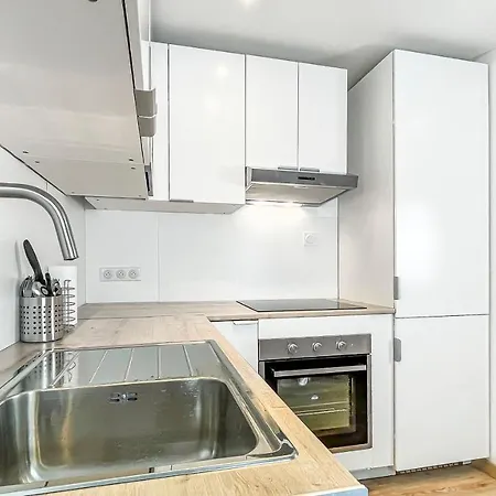 Apartment Homey Everyday - New / Free Parking *